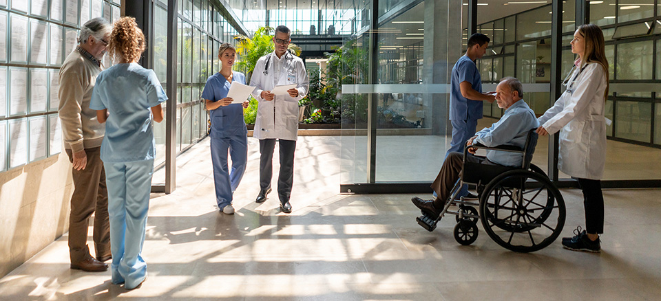 Headerbild Personen im Krankenhaus